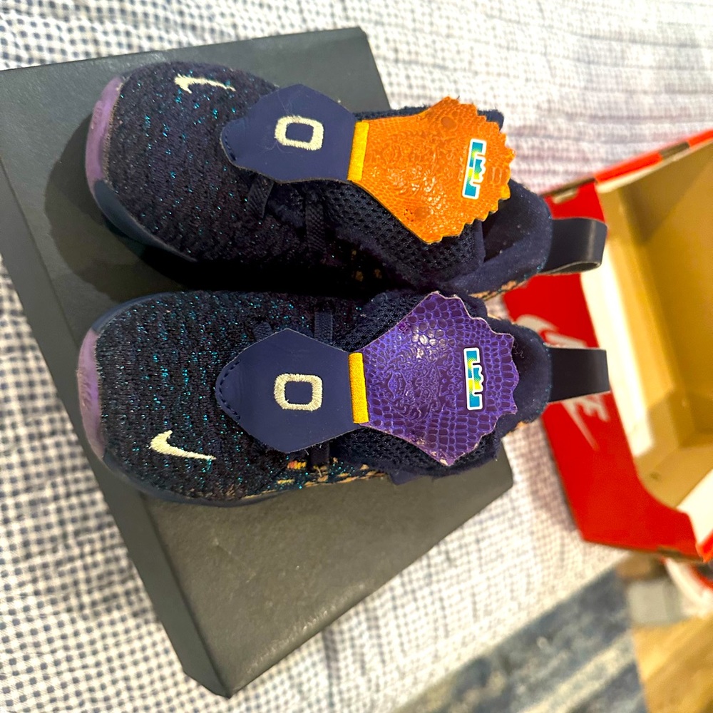 Toddler Kobe sneakers size 9